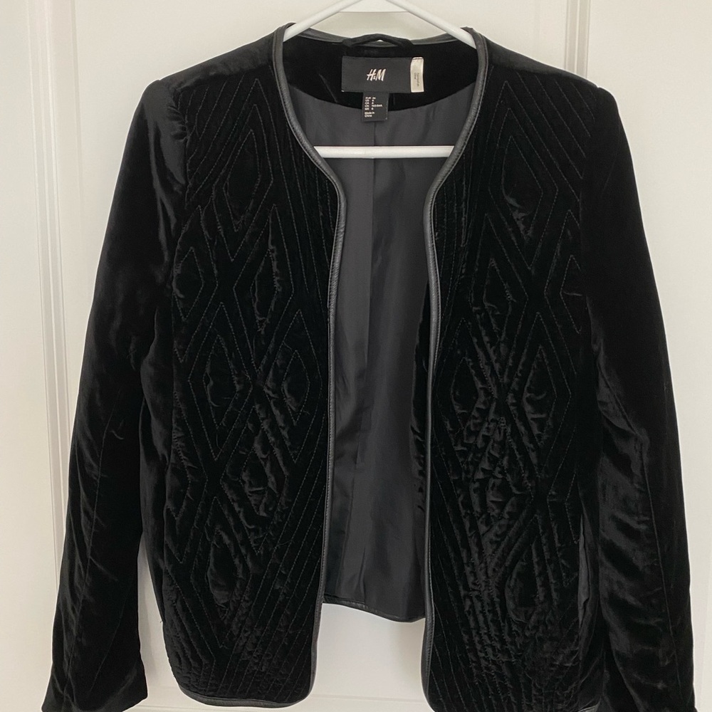 Cropped velvet blazer
